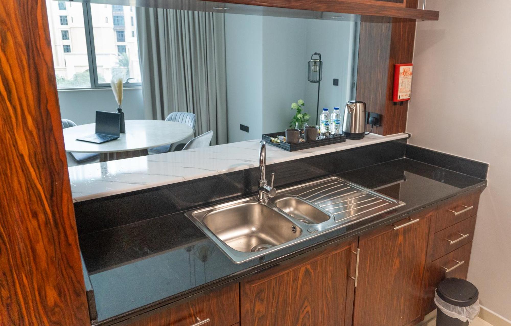 Downtown Oasis, Burj Khalifa Views, Luxury Amenities Lejlighed Dubai Eksteriør billede