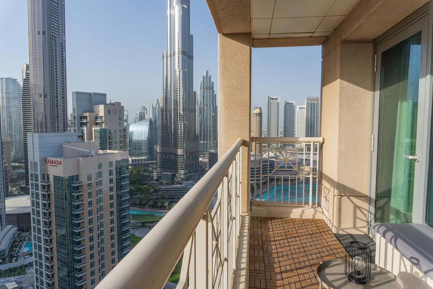 Downtown Oasis, Burj Khalifa Views, Luxury Amenities Lejlighed Dubai Eksteriør billede